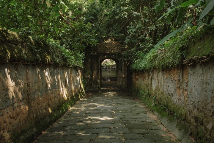 Vườn tháp chùa Bổ Đà