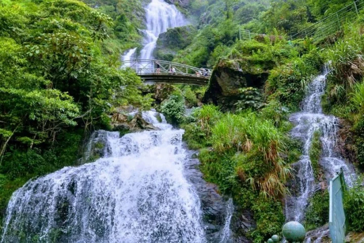 Thác Bạc Sa Pa