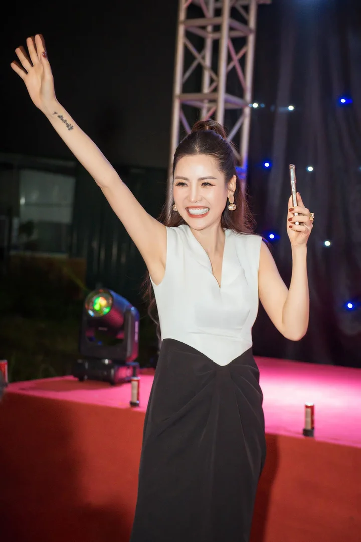 Review người mẫu Quế V&acirc;n v&agrave; những scandal ph&aacute;t ng&ocirc;n vạ miệng