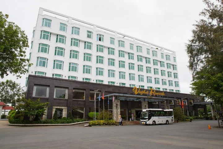 Review nh&agrave; h&agrave;ng tiệc cưới Vạn Ph&aacute;t Riverside: Một lễ cưới trọn vẹn v&agrave; ho&agrave;n hảo nhất.