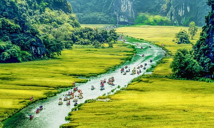 Review Tam Cốc B&iacute;ch Động Ninh B&igrave;nh cảnh đẹp non nước hữu t&igrave;nh của Tr&agrave;ng An