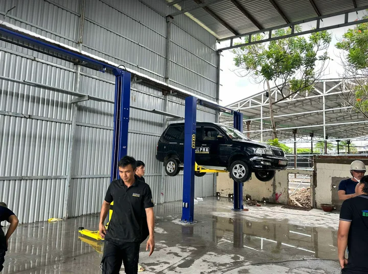 Cầu n&acirc;ng 2 trụ sửa chữa &ocirc; t&ocirc; - Địa chỉ đặt mua uy t&iacute;n gi&aacute; tốt nhất