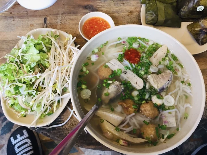 Review B&uacute;n c&aacute; Ninh Ho&agrave; - Kh&aacute;m ph&aacute; m&oacute;n ẩm thực nổi tiếng c&ugrave;ng 79 Food And Drink