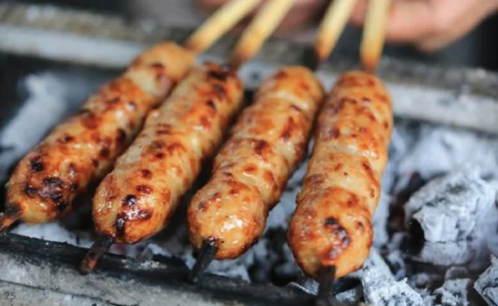 Ẩm thực đường phố S&agrave;i G&ograve;n - B&ograve; kho, bột chi&ecirc;n, nem nướng