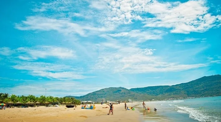 Biển Mỹ Khê Đà Nẵng nhìn từ xa