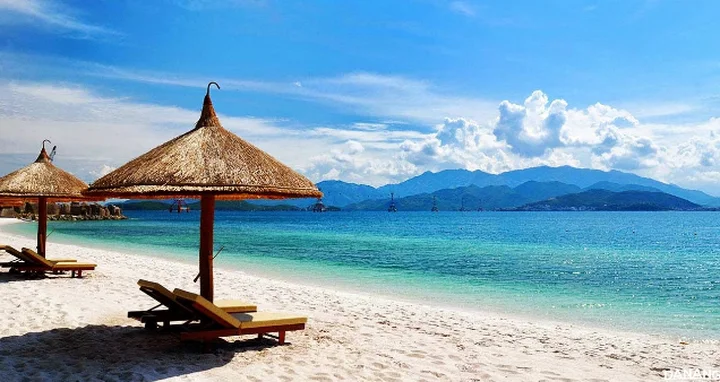 Tắm biển Mỹ Khê Đà Nẵng