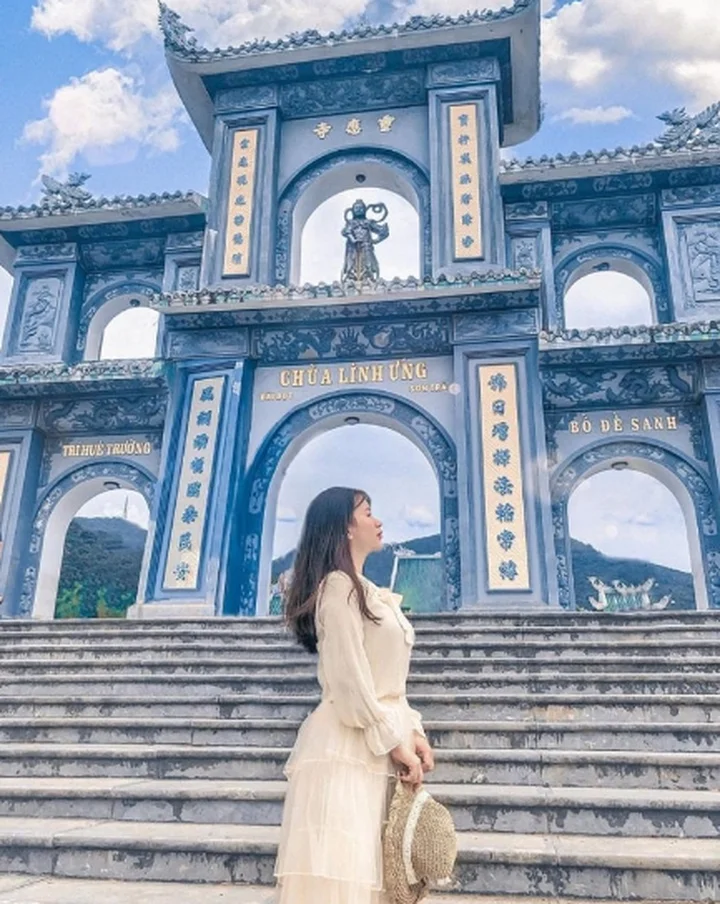 Cảnh quan Sơn Trà nhìn từ chùa Linh Ứng