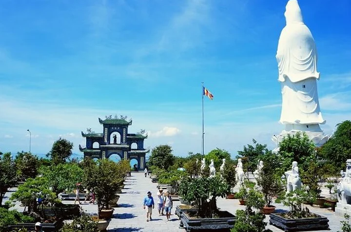 Tượng Phật Bà Quan Âm chùa Linh Ứng