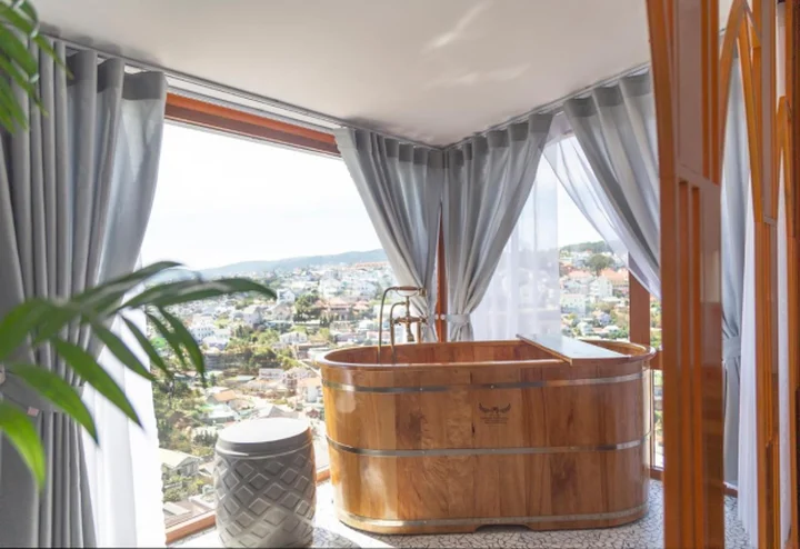 Review Casanova Dalat Hotel & Coffee: Kh&aacute;m ph&aacute; khoảnh khắc sang trọng v&agrave; l&atilde;ng mạn tại th&agrave;nh phố Đ&agrave; Lạt