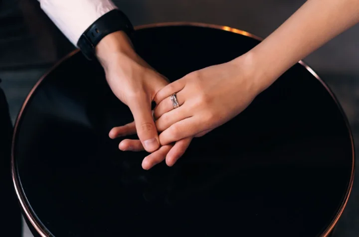 Nhẫn cưới tối giản