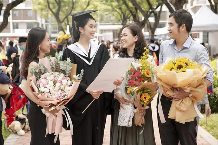 Ngày lễ tốt nghiệp nên tặng hoa gì