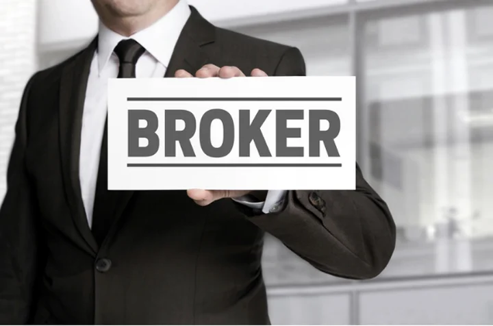 Trader mất phương hướng giữa h&agrave;ng trăm broker: Khi niềm tin trở th&agrave;nh &ldquo;t&agrave;i sản giao dịch&rdquo; qu&yacute; nhất